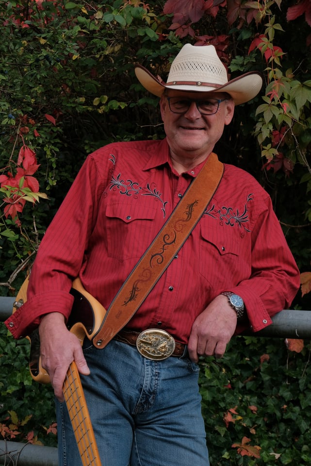 Gert, Vocals und Bass Stodl-Cowboys
